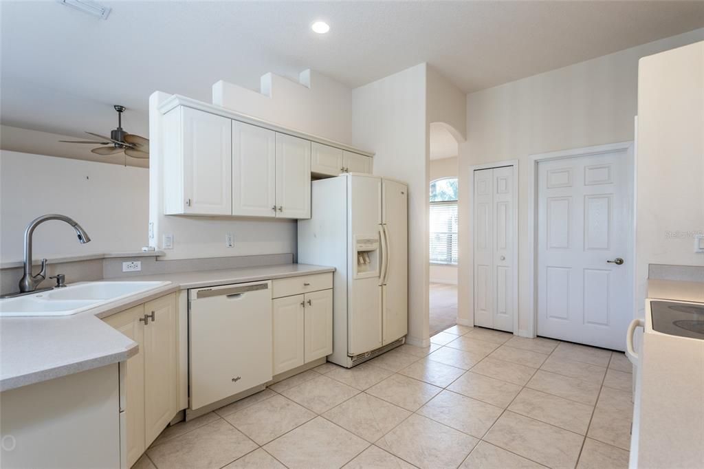 For Sale: $364,997 (3 beds, 2 baths, 1941 Square Feet)