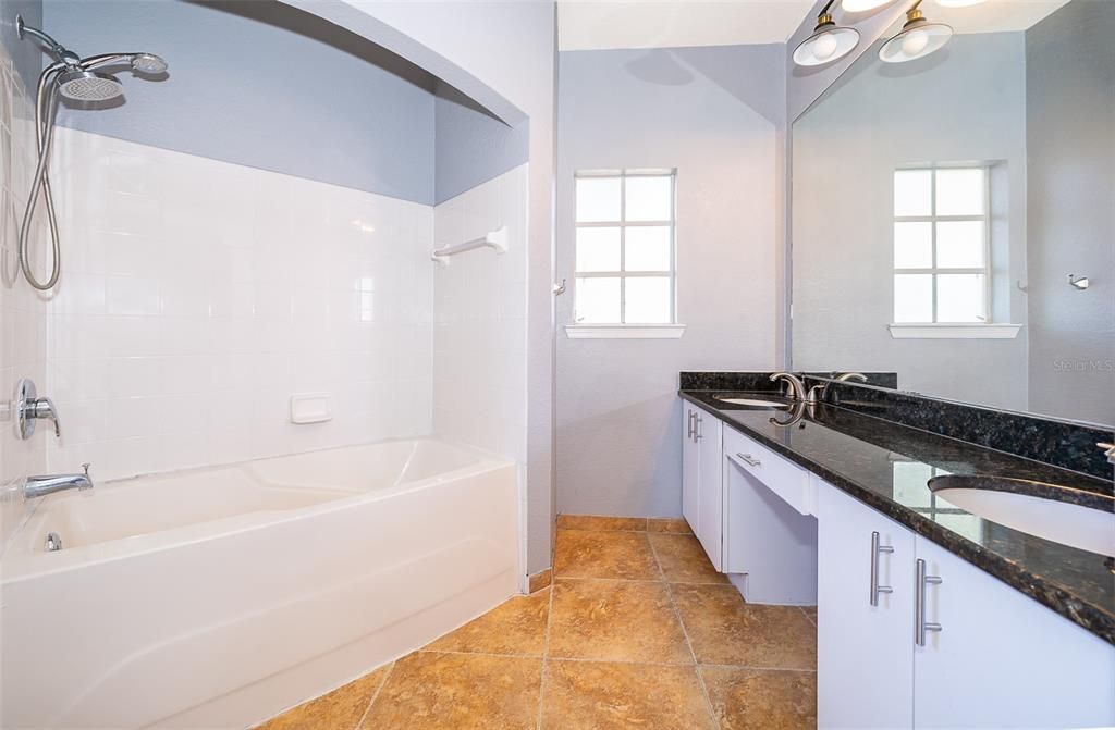 For Sale: $200,000 (2 beds, 2 baths, 1398 Square Feet)