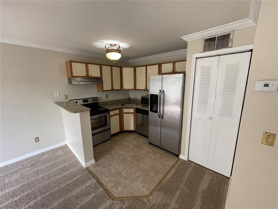 For Rent: $1,195 (1 beds, 1 baths, 560 Square Feet)