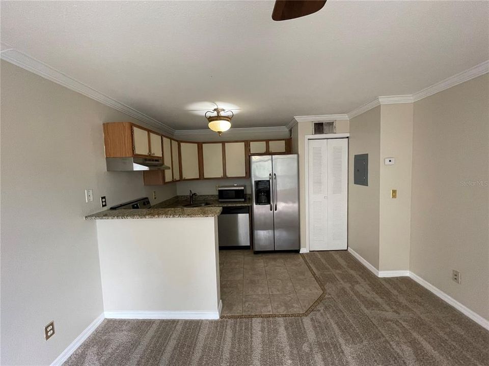 For Rent: $1,195 (1 beds, 1 baths, 560 Square Feet)