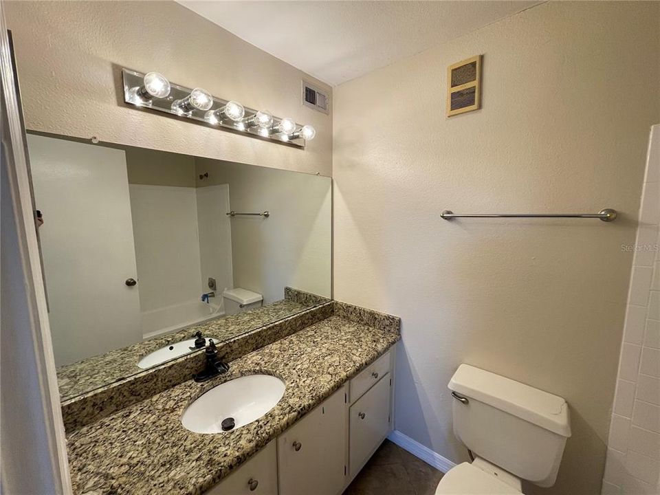 For Rent: $1,195 (1 beds, 1 baths, 560 Square Feet)