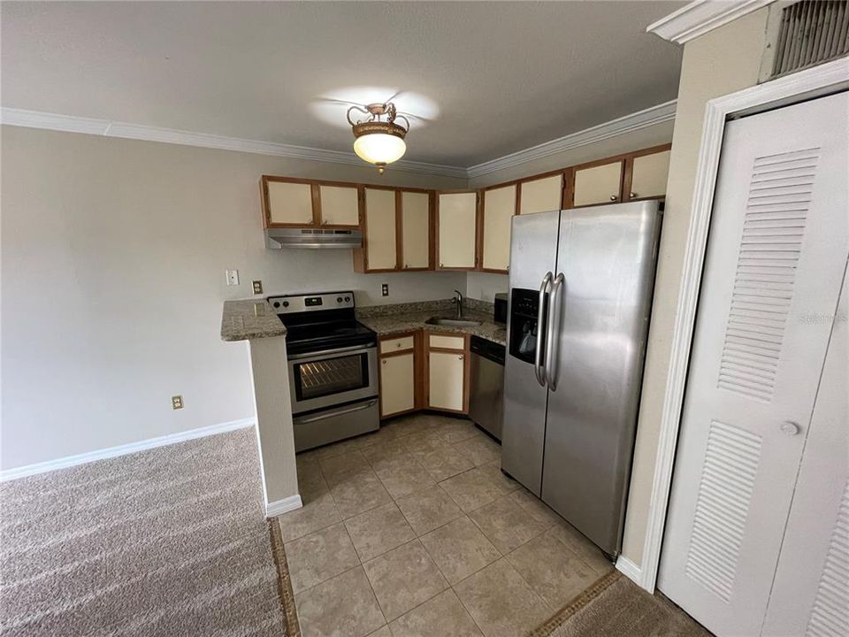 For Rent: $1,195 (1 beds, 1 baths, 560 Square Feet)