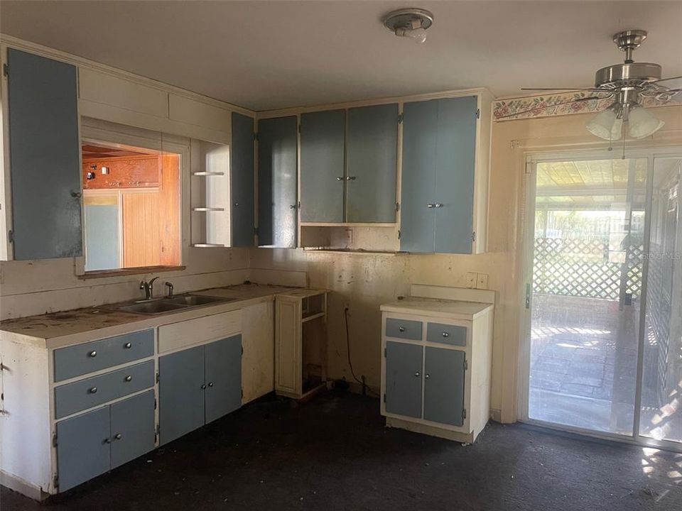 For Sale: $199,000 (2 beds, 1 baths, 1170 Square Feet)