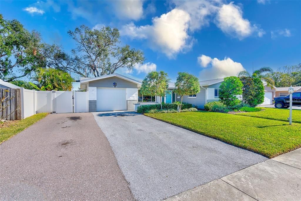 Active With Contract: $525,000 (3 beds, 2 baths, 1504 Square Feet)