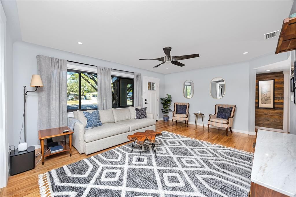 Active With Contract: $465,000 (2 beds, 2 baths, 1192 Square Feet)