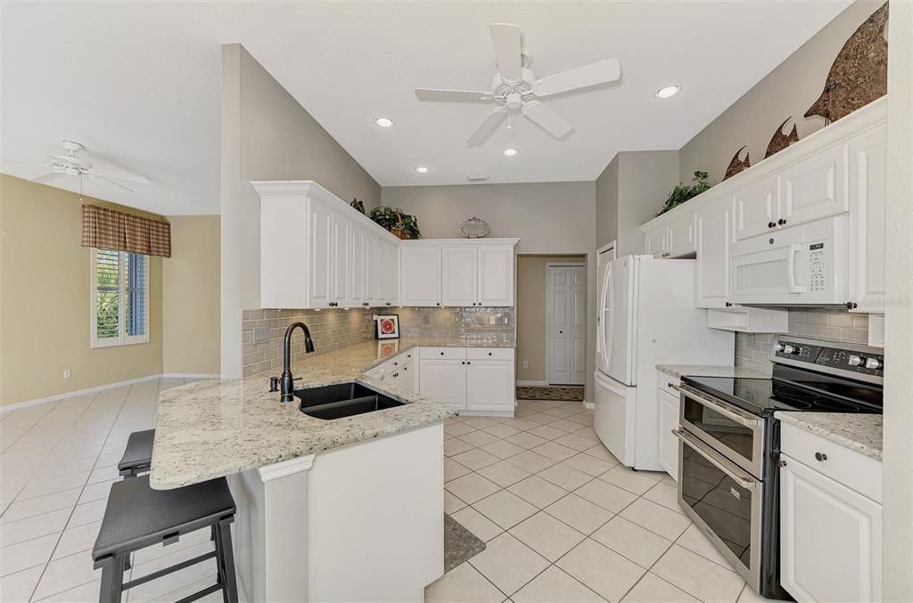 For Sale: $439,900 (2 beds, 2 baths, 1557 Square Feet)