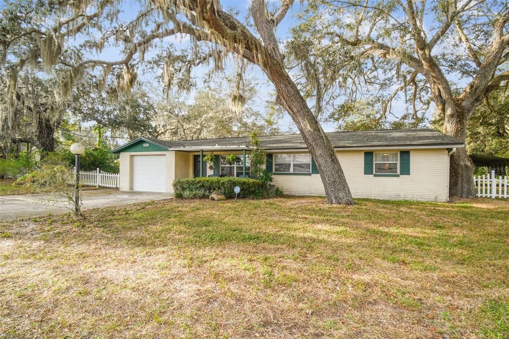 Active With Contract: $300,000 (3 beds, 2 baths, 1534 Square Feet)