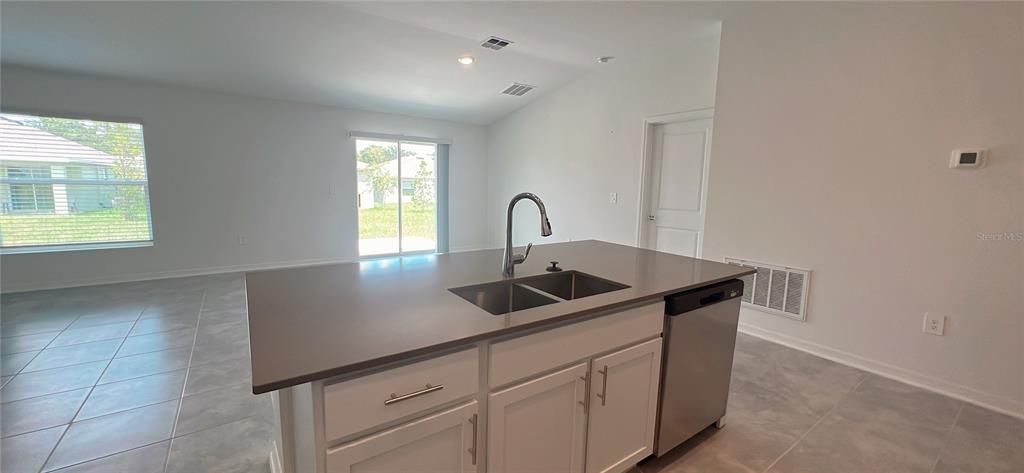 For Sale: $349,900 (3 beds, 2 baths, 1555 Square Feet)