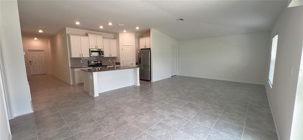 For Sale: $349,900 (3 beds, 2 baths, 1555 Square Feet)