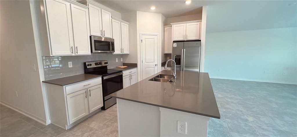 For Sale: $349,900 (3 beds, 2 baths, 1555 Square Feet)