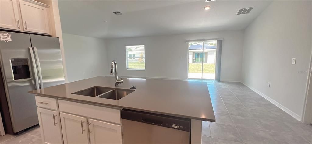 For Sale: $349,900 (3 beds, 2 baths, 1555 Square Feet)