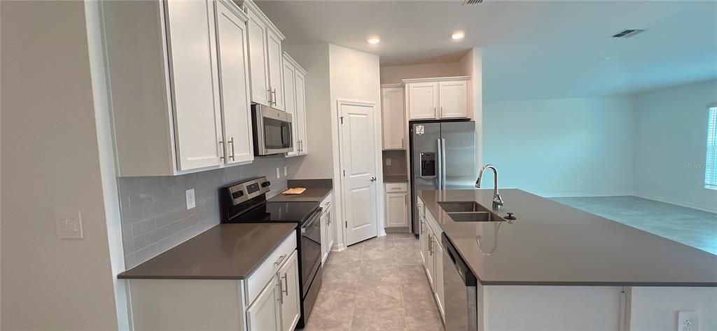 For Sale: $349,900 (3 beds, 2 baths, 1555 Square Feet)