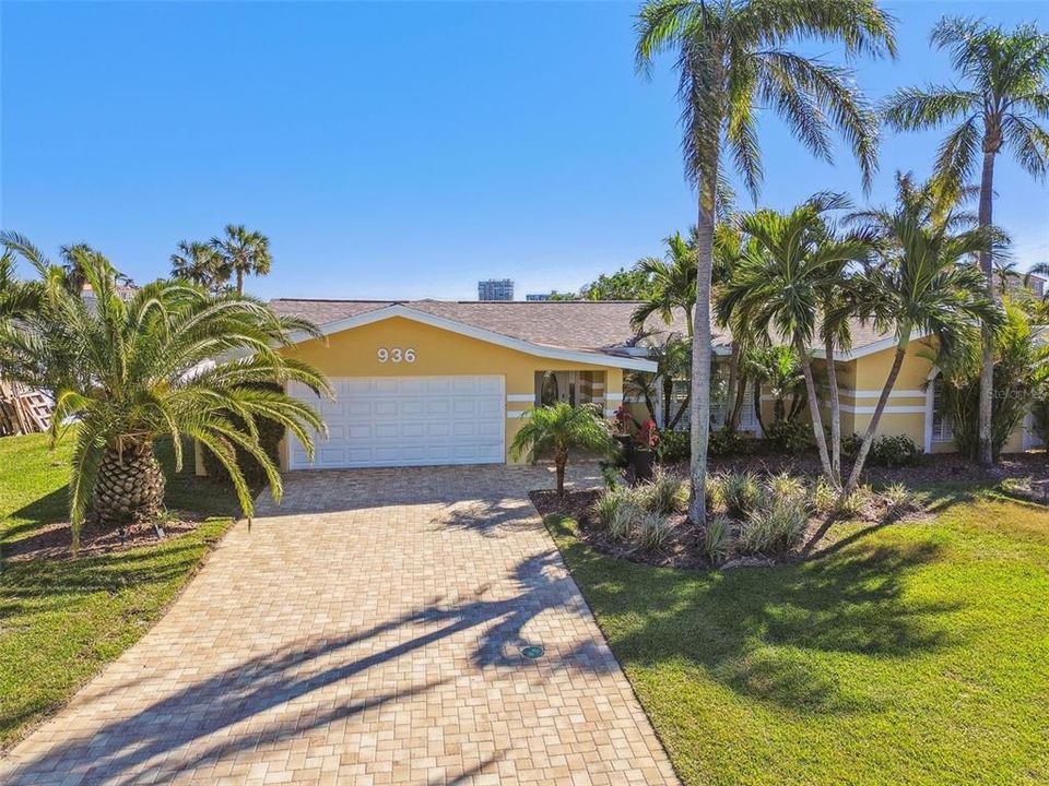 For Sale: $1,800,000 (4 beds, 3 baths, 1929 Square Feet)