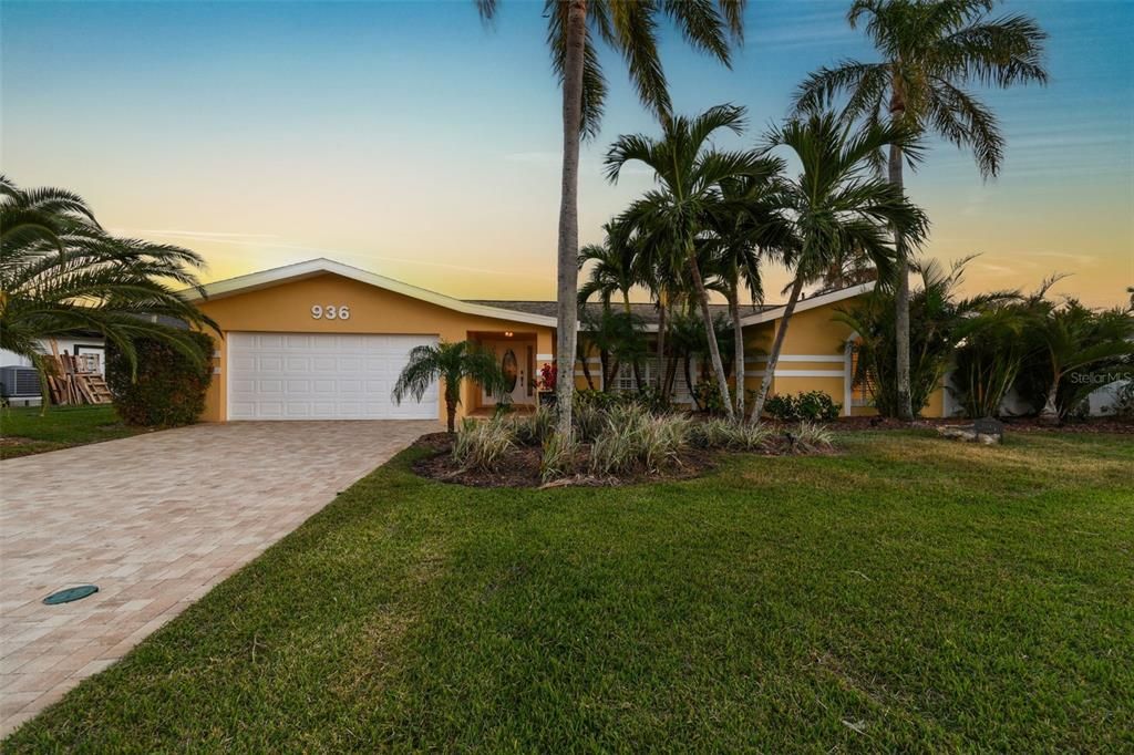 For Sale: $1,800,000 (4 beds, 3 baths, 1929 Square Feet)