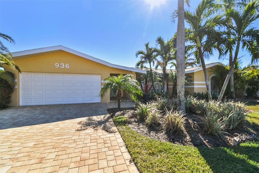 For Sale: $1,800,000 (4 beds, 3 baths, 1929 Square Feet)