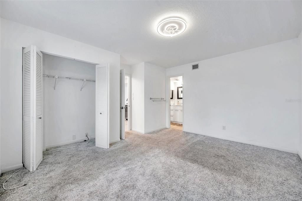 For Sale: $569,000 (2 beds, 2 baths, 1218 Square Feet)