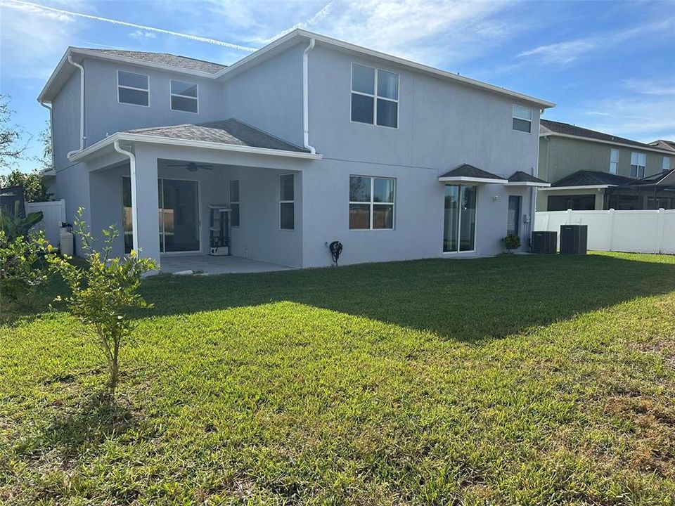 Large, fully fenced backyard