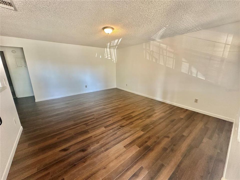 For Rent: $1,195 (1 beds, 1 baths, 15476 Square Feet)