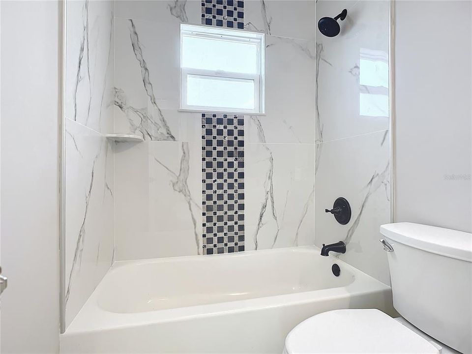 second bathroom tub/shower combo