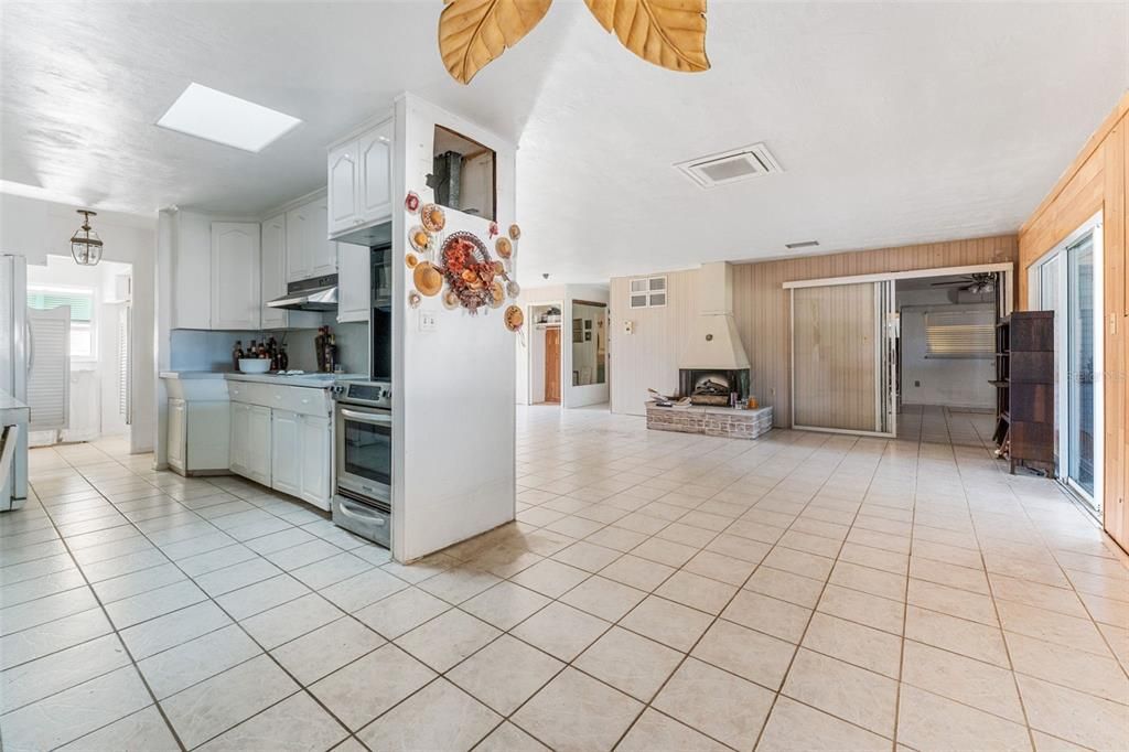 Active With Contract: $425,000 (3 beds, 3 baths, 2983 Square Feet)