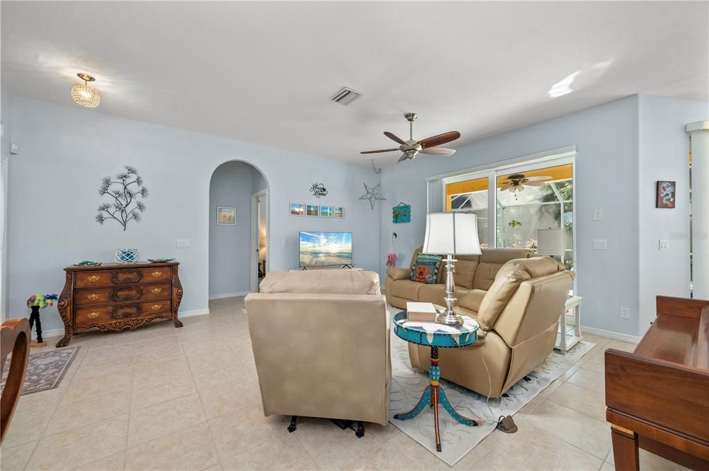 Active With Contract: $413,900 (3 beds, 2 baths, 1531 Square Feet)