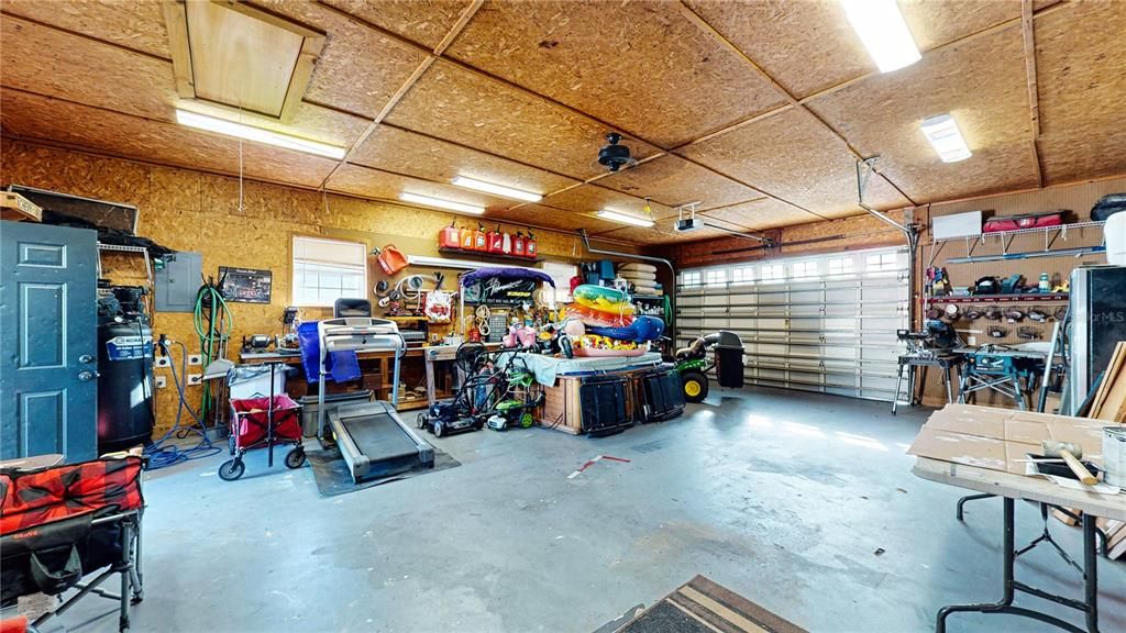 Detached workshop/garage