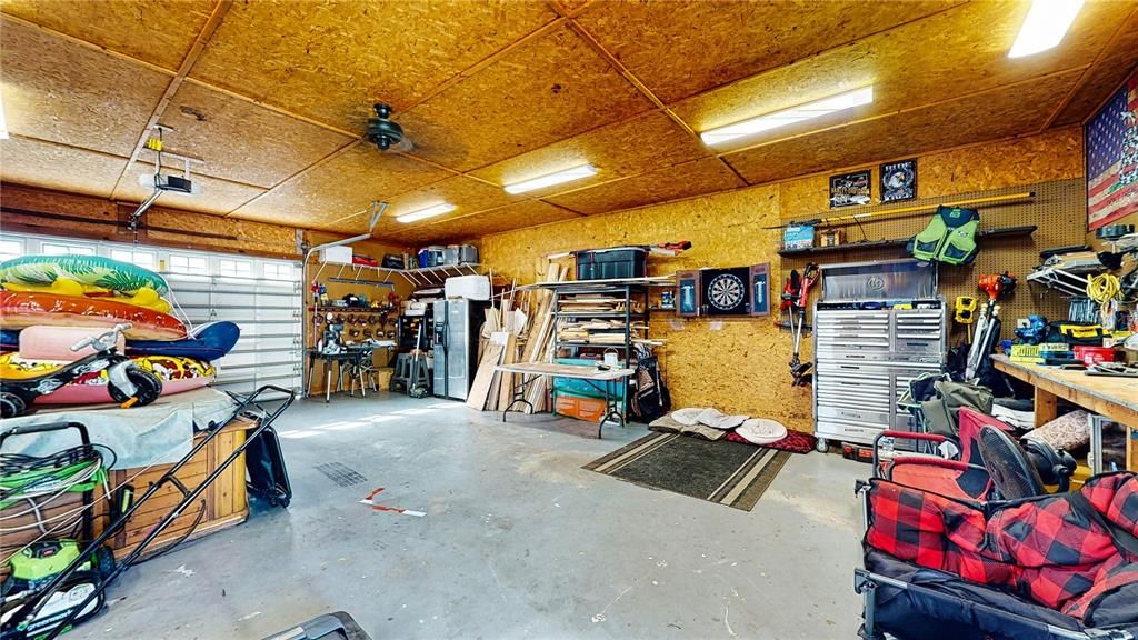 Detached workshop/garage