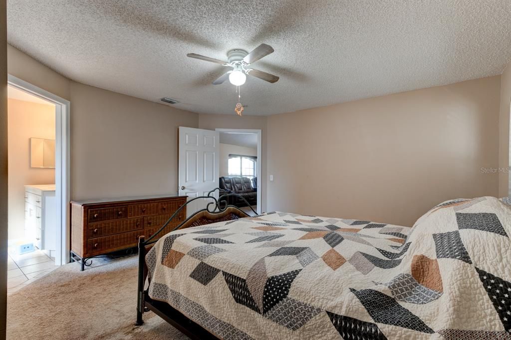 For Sale: $349,900 (3 beds, 2 baths, 1402 Square Feet)