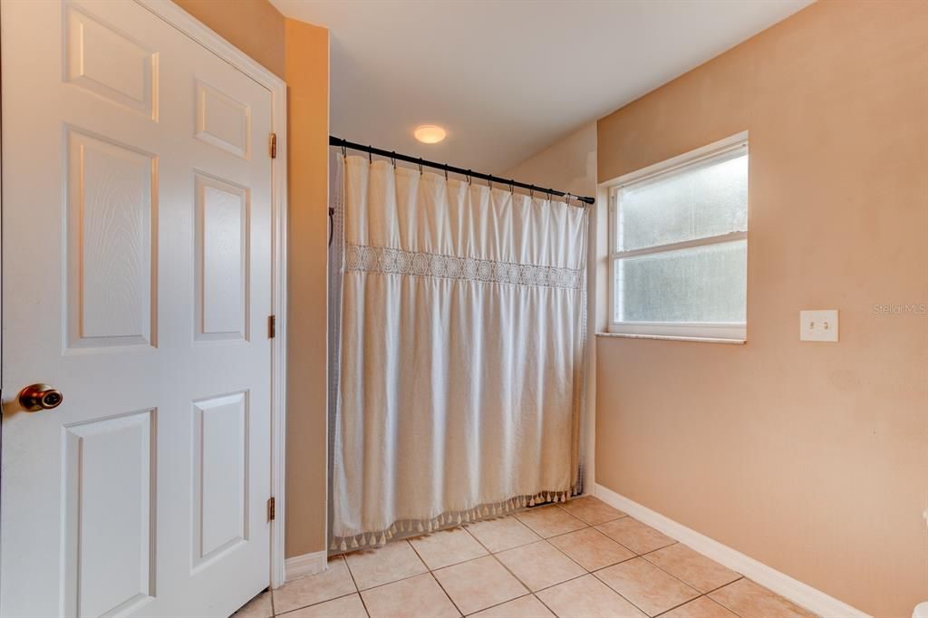 For Sale: $349,900 (3 beds, 2 baths, 1402 Square Feet)