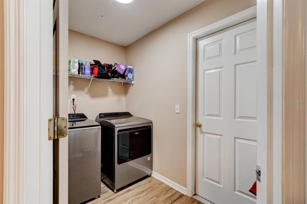 For Sale: $349,900 (3 beds, 2 baths, 1402 Square Feet)