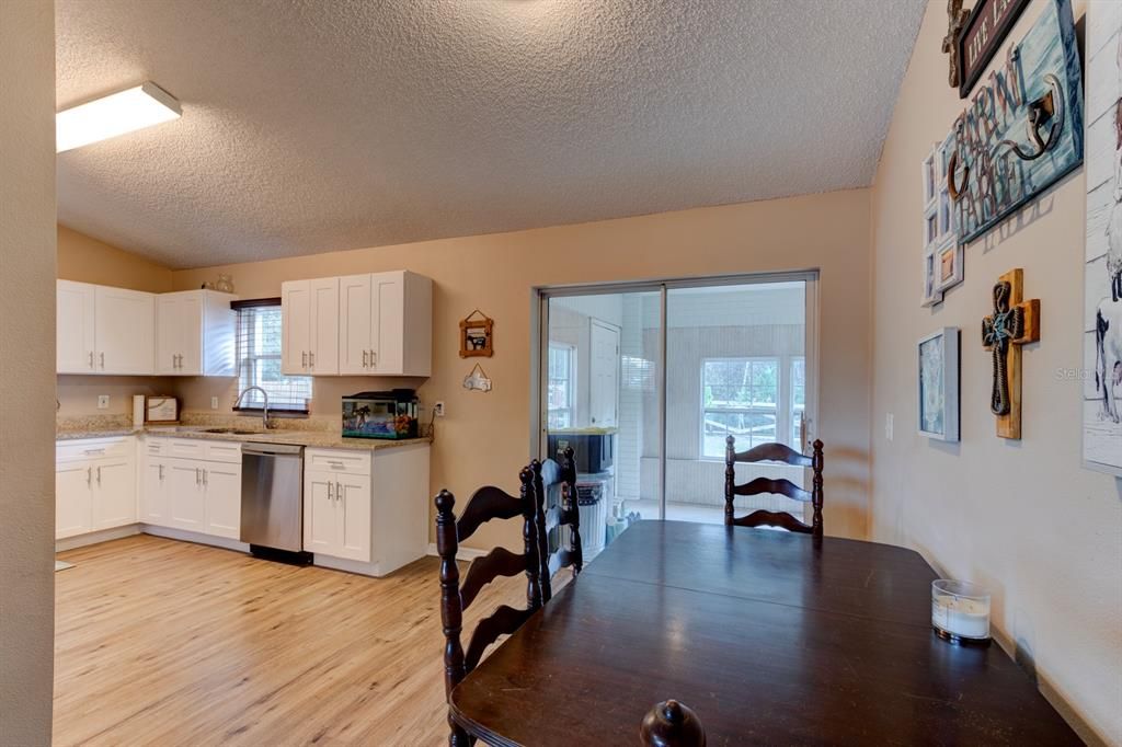 For Sale: $349,900 (3 beds, 2 baths, 1402 Square Feet)