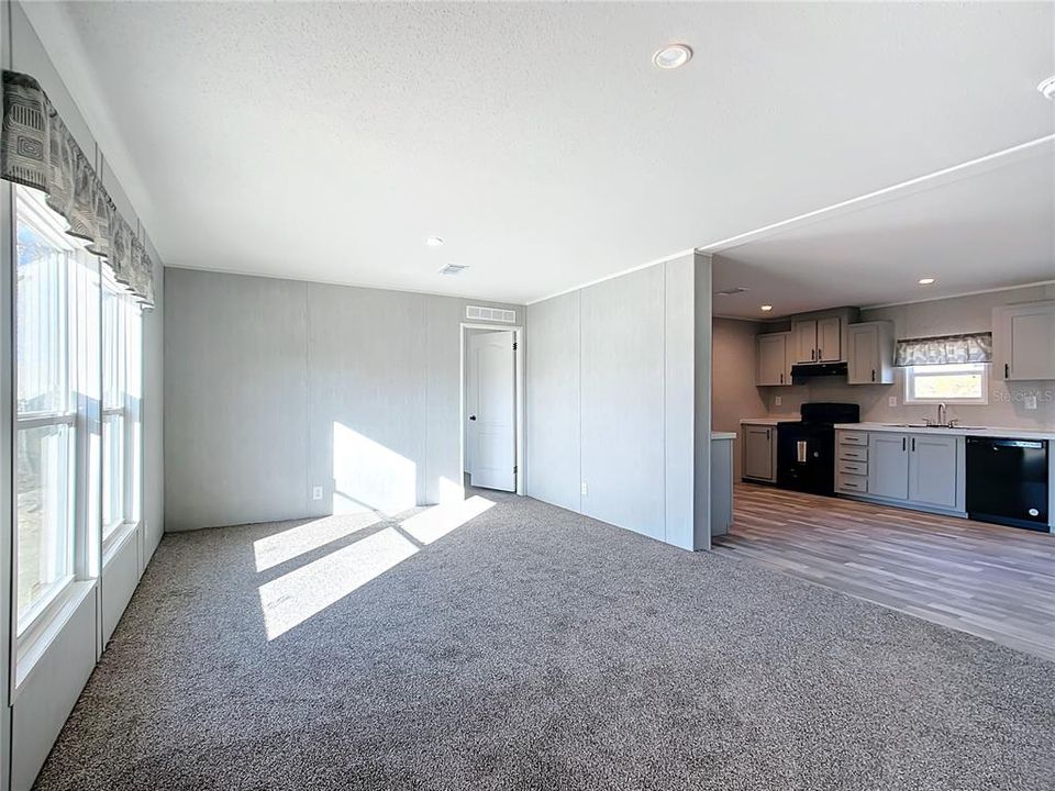 For Sale: $204,800 (3 beds, 2 baths, 1352 Square Feet)