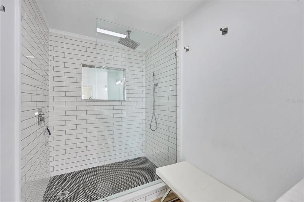 En Renta: $5,499 (2 camas, 2 baños, 1601 Pies cuadrados)