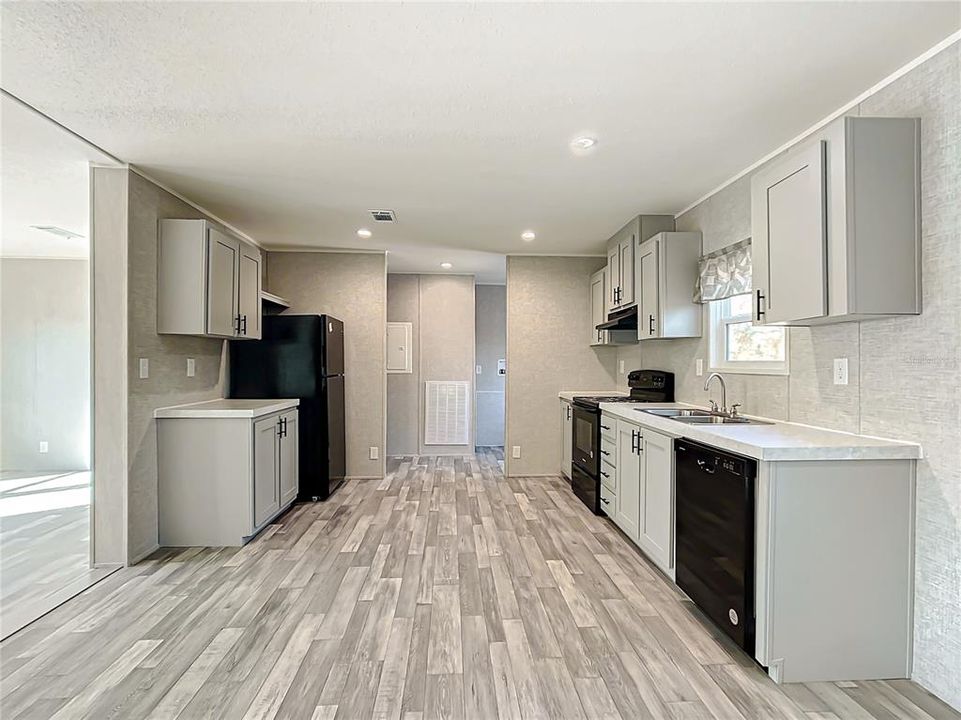 For Sale: $204,800 (3 beds, 2 baths, 1352 Square Feet)