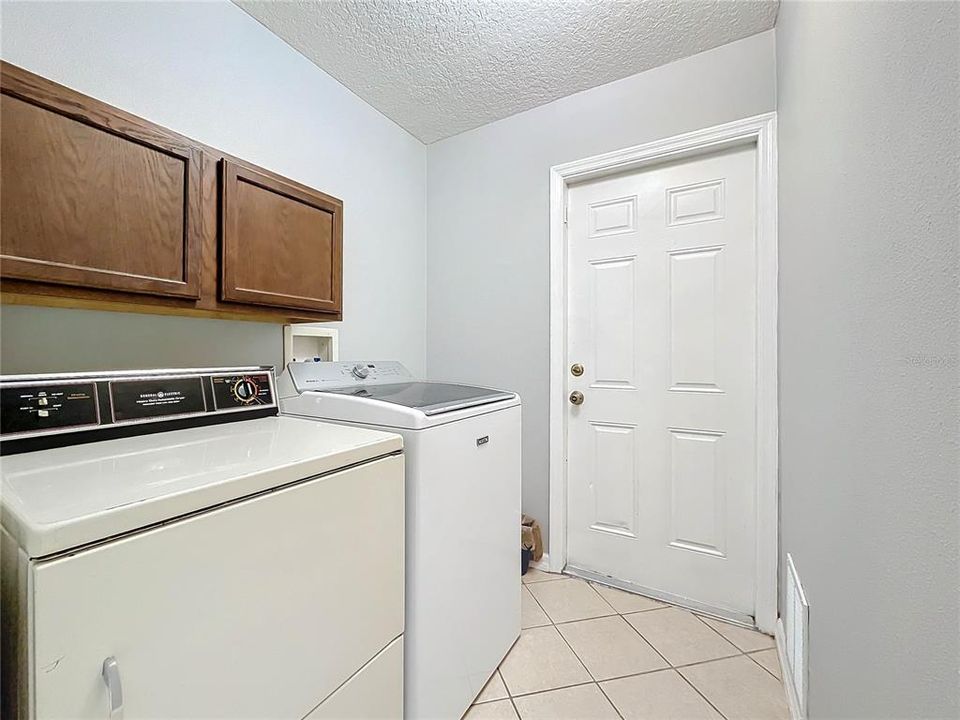 For Rent: $2,350 (3 beds, 2 baths, 1472 Square Feet)