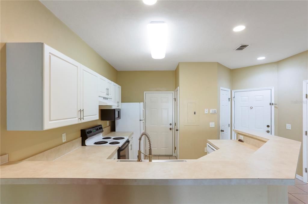 For Sale: $235,000 (2 beds, 2 baths, 1465 Square Feet)