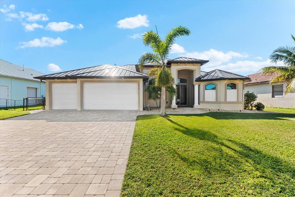 Florida Property Boasts a Charming Paver Driveway