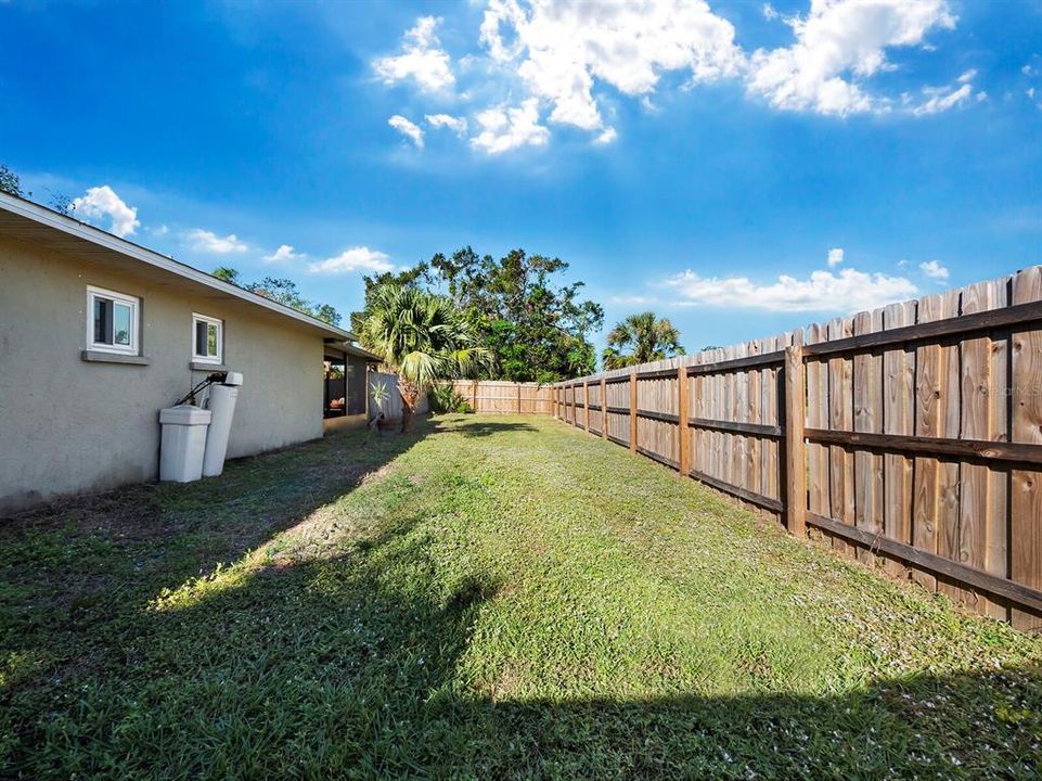 In it's own fencing on the side is the prefect spot to park your boat and trailer, your mobile home or both!