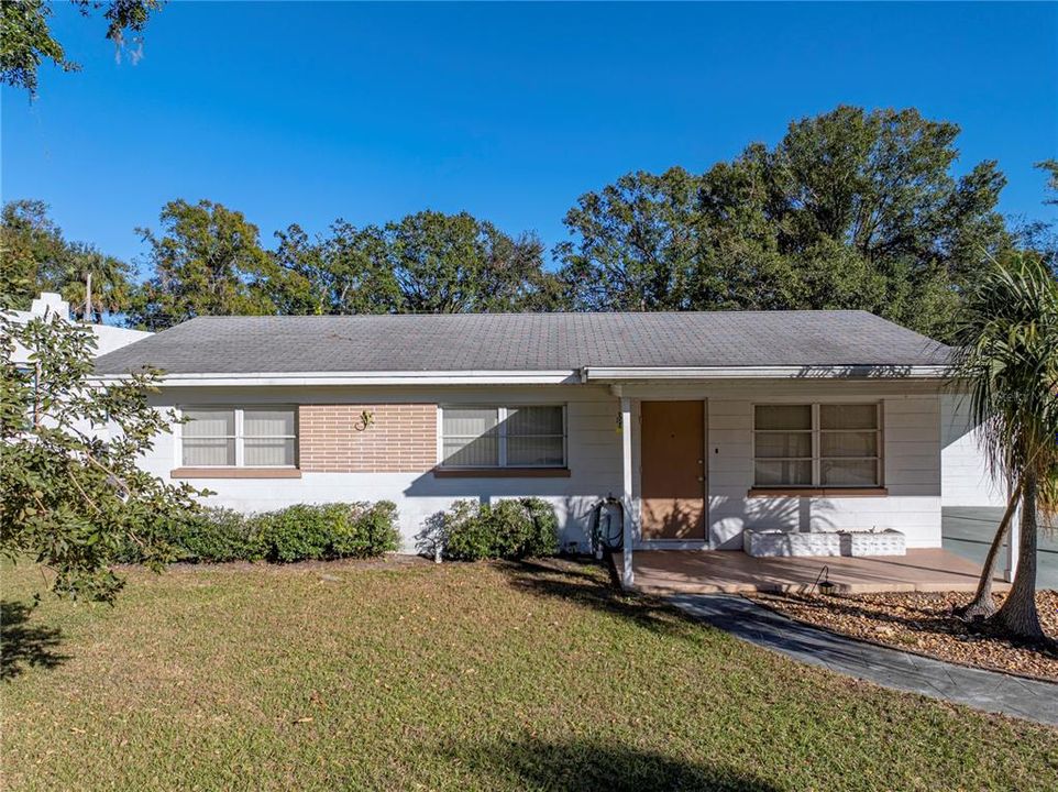 Active With Contract: $260,000 (3 beds, 2 baths, 1132 Square Feet)