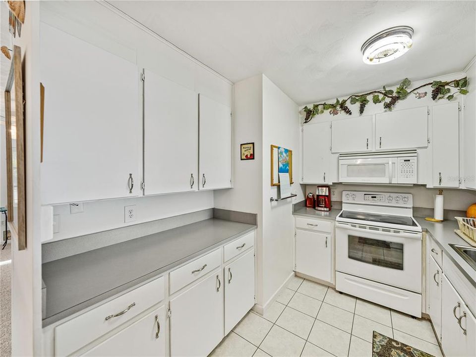 Active With Contract: $260,000 (3 beds, 2 baths, 1132 Square Feet)