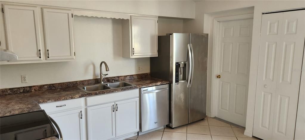 For Sale: $294,900 (3 beds, 2 baths, 1690 Square Feet)