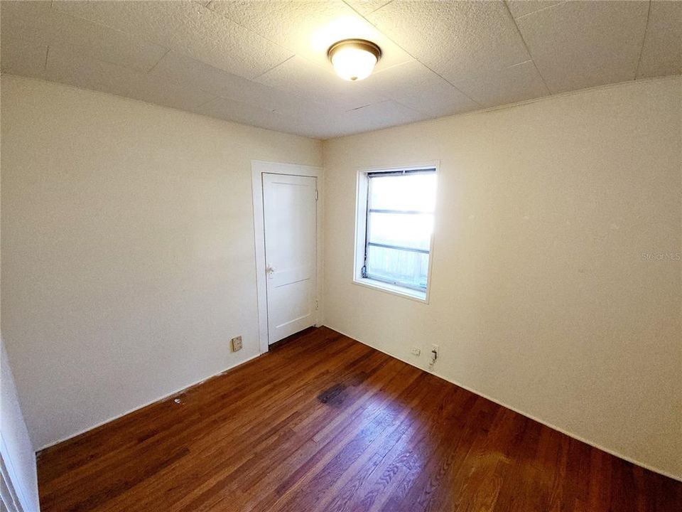 For Sale: $250,000 (2 beds, 1 baths, 1414 Square Feet)