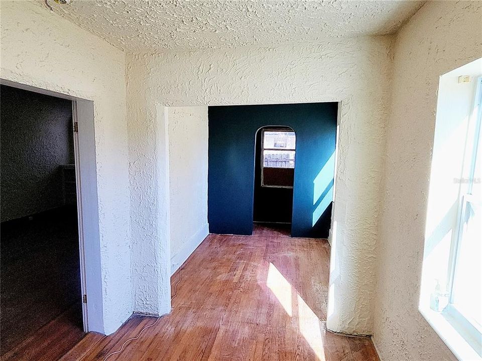 For Sale: $250,000 (2 beds, 1 baths, 1414 Square Feet)