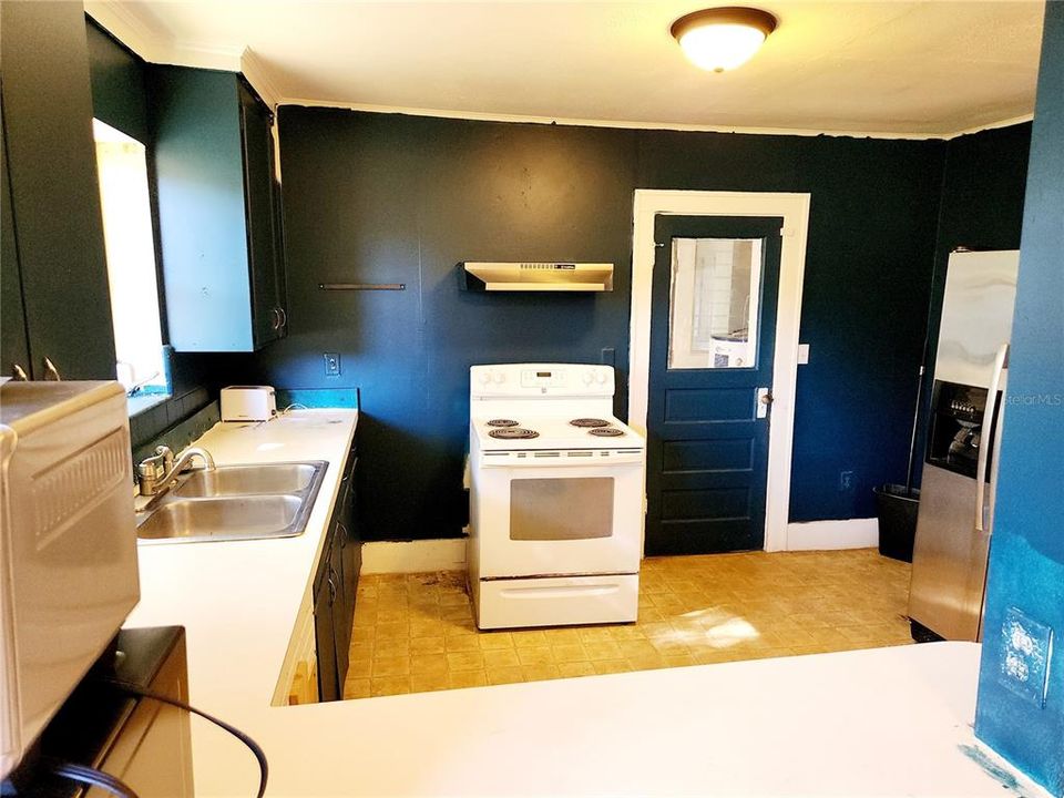 For Sale: $250,000 (2 beds, 1 baths, 1414 Square Feet)