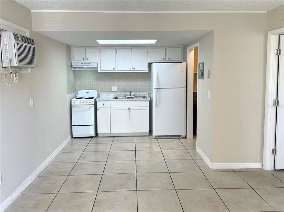 For Rent: $1,195 (1 beds, 1 baths, 588 Square Feet)