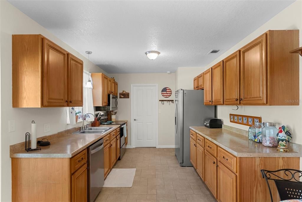 For Sale: $350,000 (3 beds, 1 baths, 1152 Square Feet)