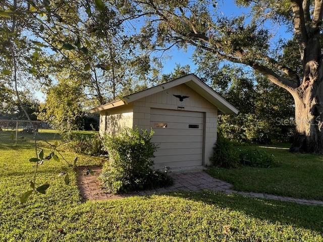 Active With Contract: $324,900 (3 beds, 2 baths, 1749 Square Feet)