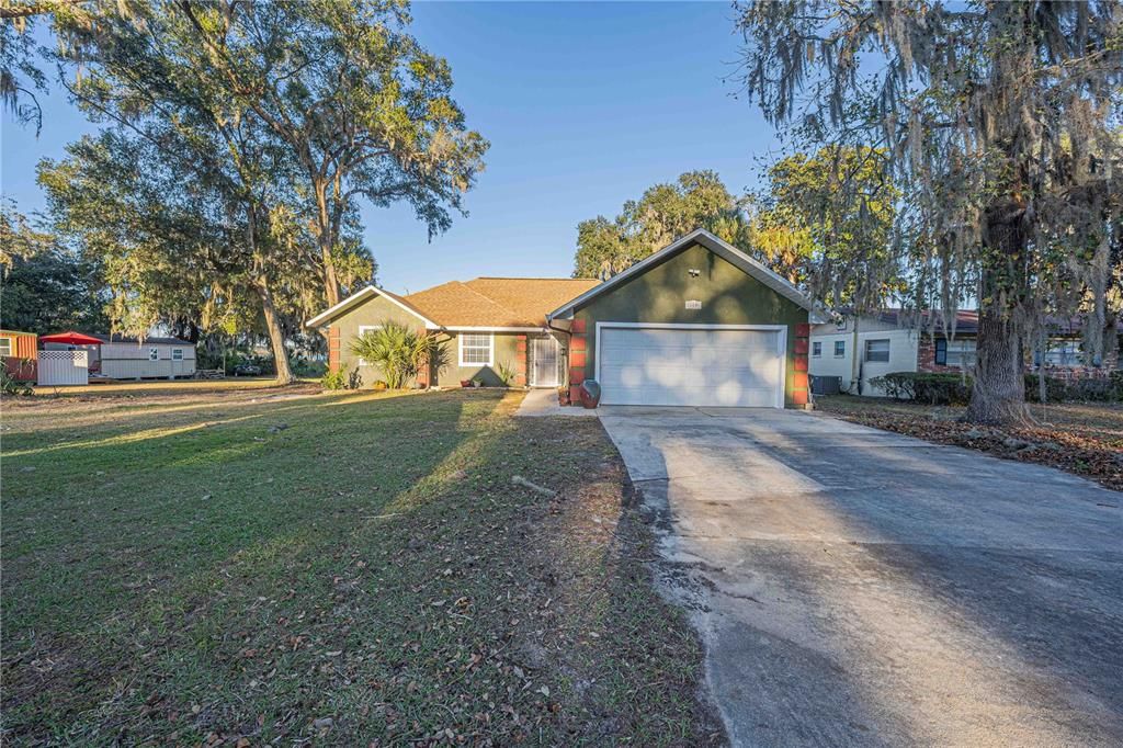 For Sale: $549,000 (3 beds, 2 baths, 1618 Square Feet)