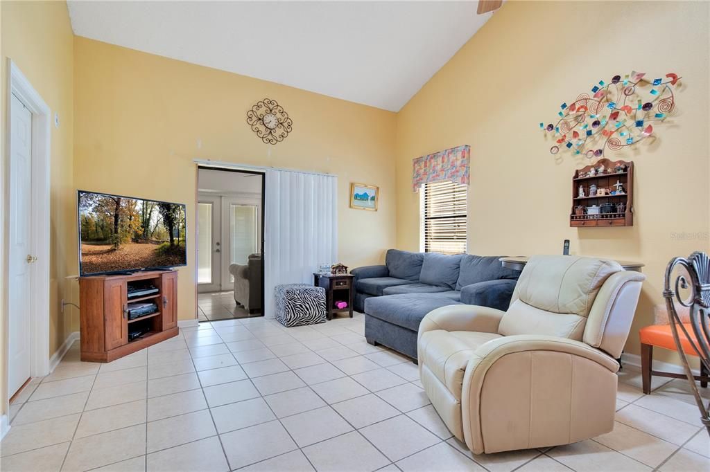 For Sale: $225,000 (2 beds, 2 baths, 1134 Square Feet)