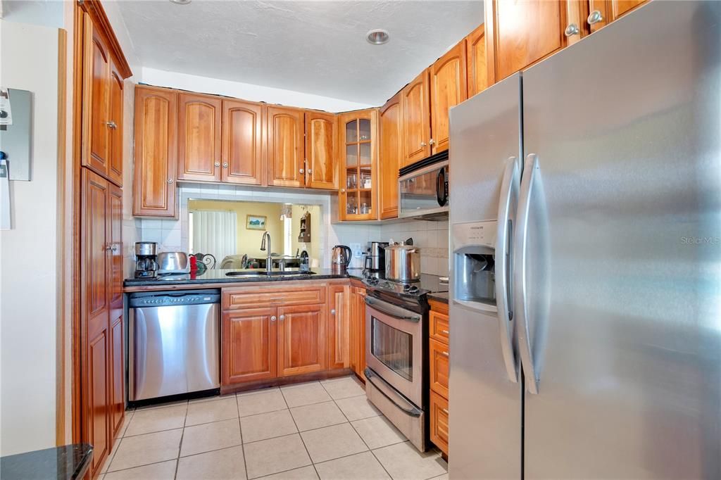 For Sale: $225,000 (2 beds, 2 baths, 1134 Square Feet)